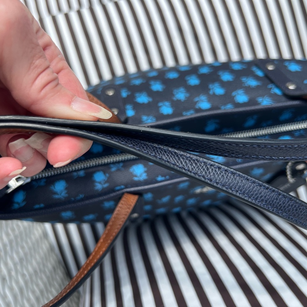 Coach City Zip Top Tote in Badlands Floral Print - Picture 5 of 16